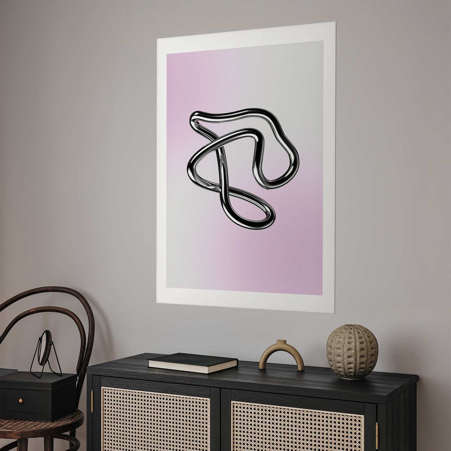 Póster - Silver Intricacies: figura metálica fluida sobre un fondo degradado